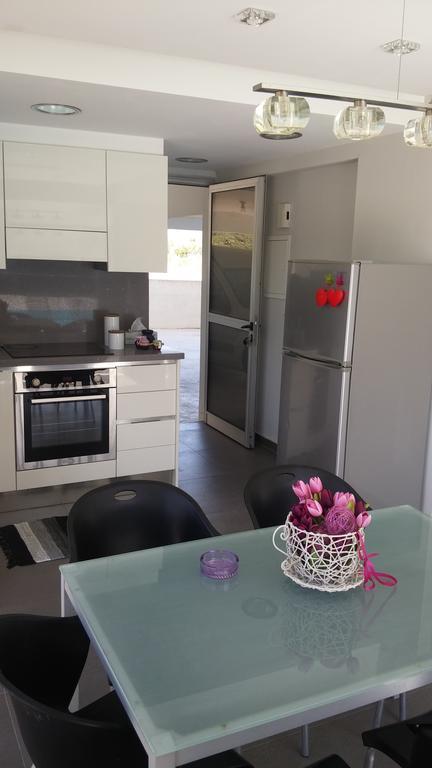 Palms Resort Apartments Alethriko Bilik gambar